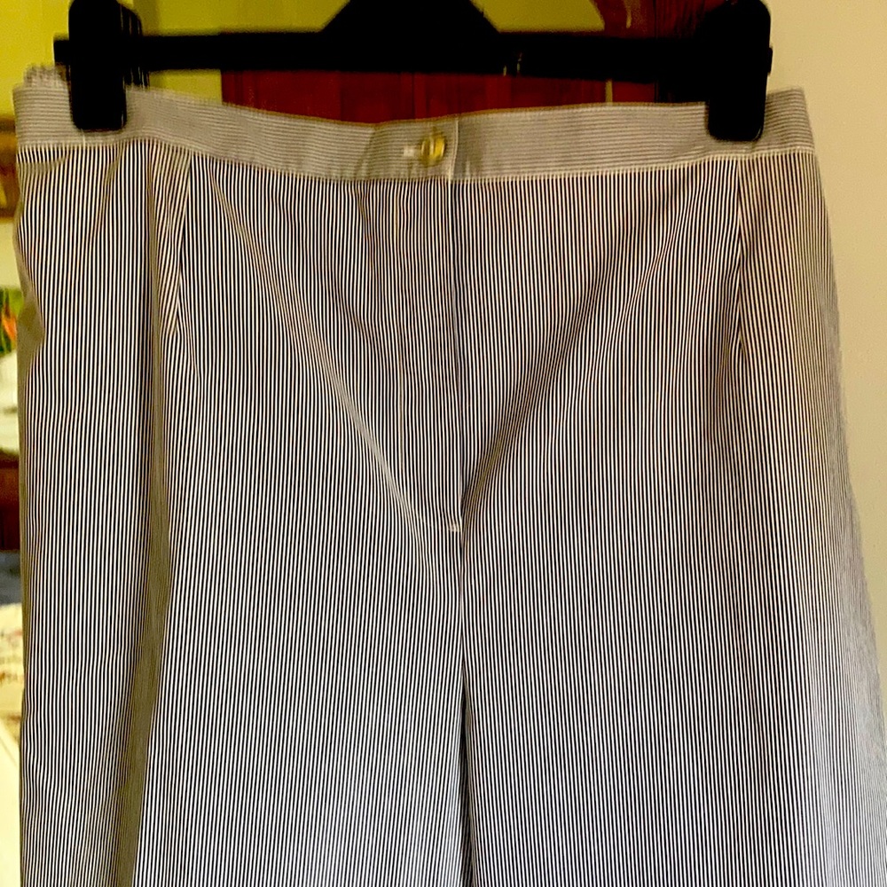 NWOT Women’s 24w capris Alfred Dunner. Blue/white